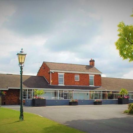 Hunters Lodge Hotel Крю Екстер'єр фото