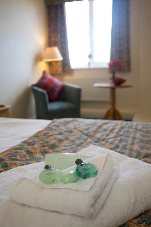 Hunters Lodge Hotel Крю Номер фото