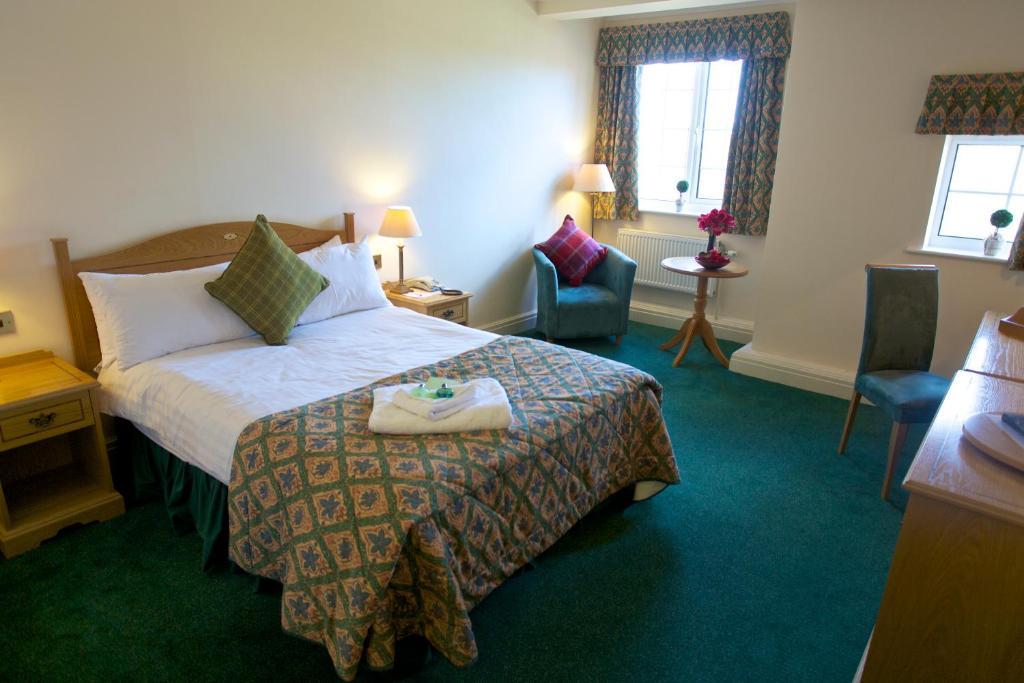 Hunters Lodge Hotel Крю Номер фото