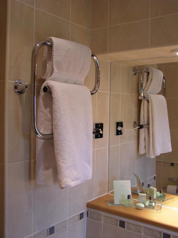 Hunters Lodge Hotel Крю Номер фото