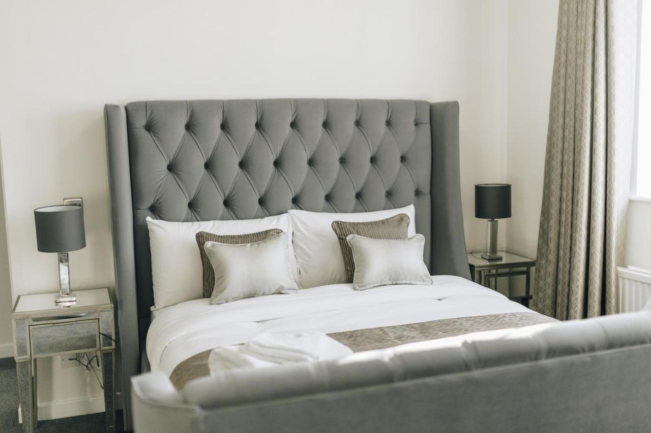 Hunters Lodge Hotel Крю Екстер'єр фото