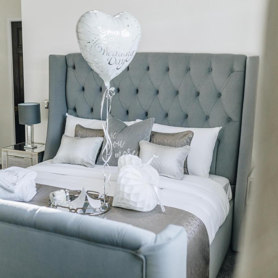 Hunters Lodge Hotel Крю Екстер'єр фото